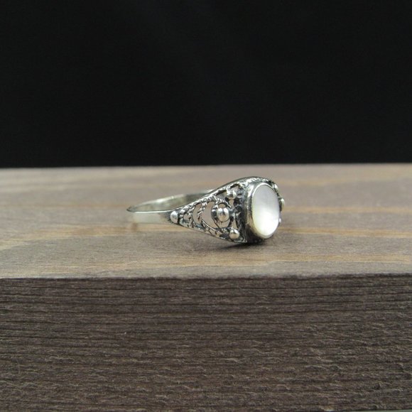 Size 6.25 Sterling Silver Braided White Shell Band - Picture 3 of 8